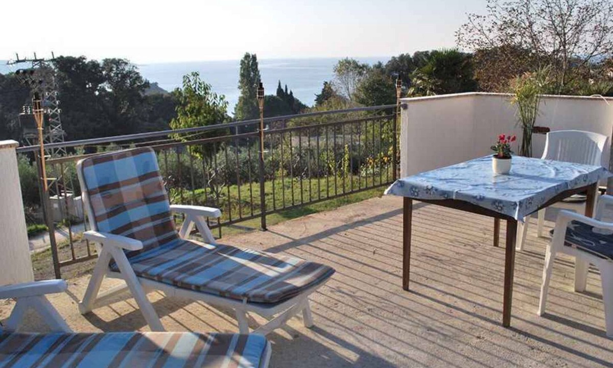 Supetarska Draga Apartment | Studio with terrace and air conditioning