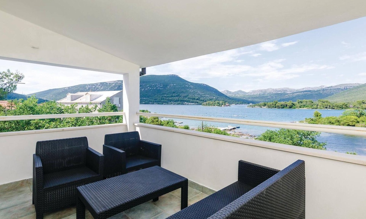 Hodilje Apartment | Stunning apartment in Hodilje with house sea view