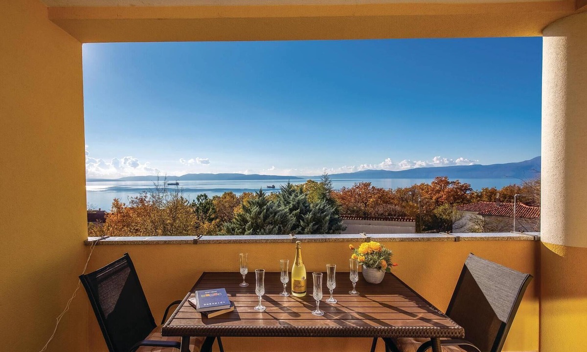 Kostrena Apartment | Stunning apartment in Kostrena with WiFi
