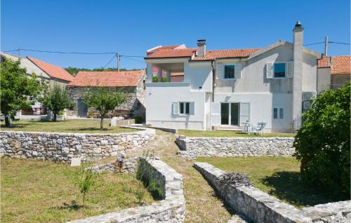 Omis Apartment | Stunning Apartment In Podgrade With Wifi