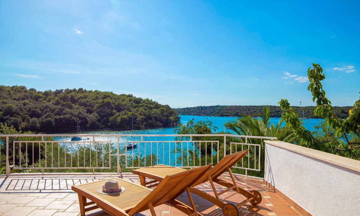 Banjole Apartment | Stunning apartment in Pula with house sea view