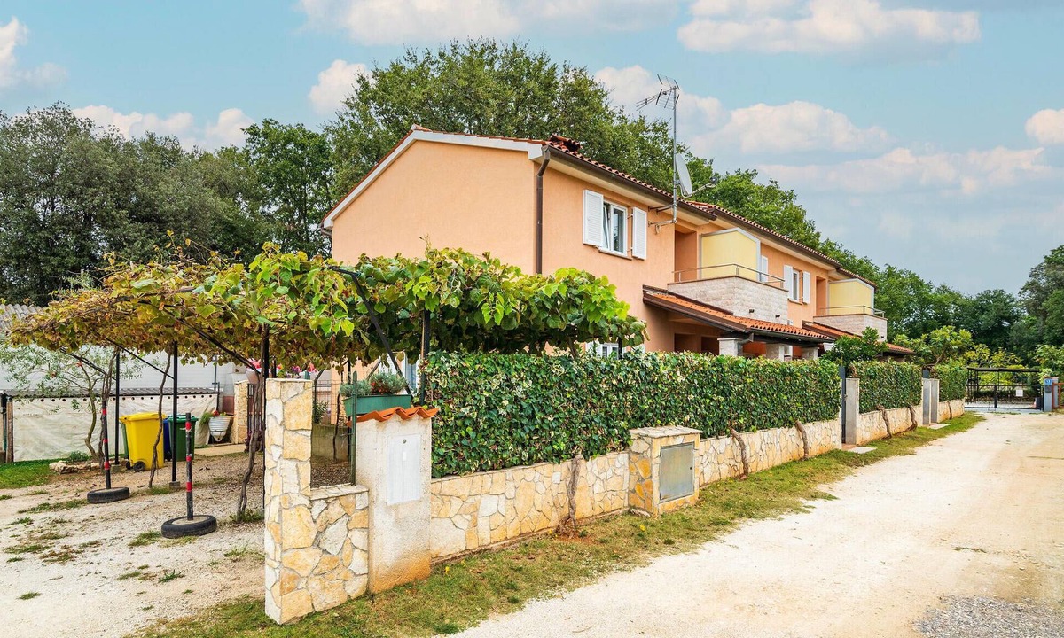 Banjole Apartment | Stunning apartment in Pula with WiFi