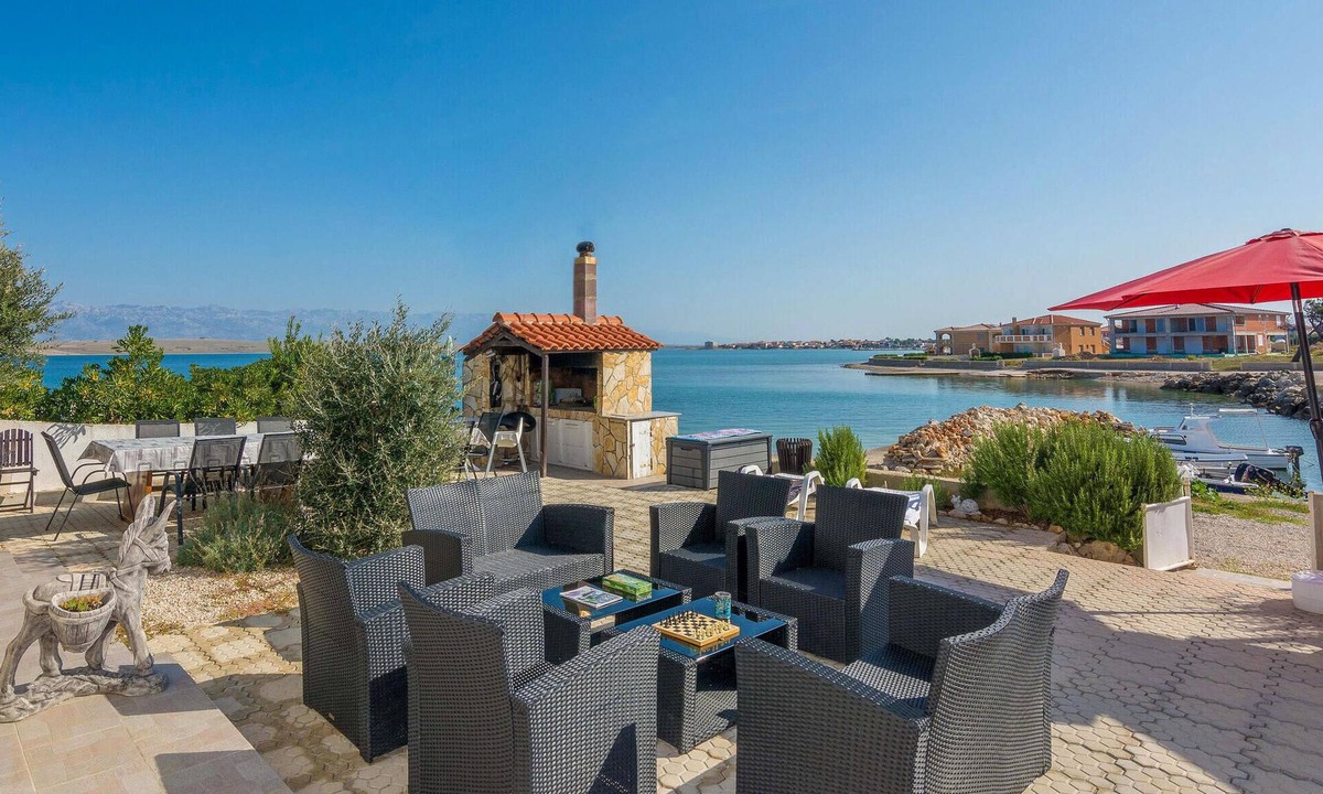 Vir Apartment | Stunning apartment in Vir with house sea view
