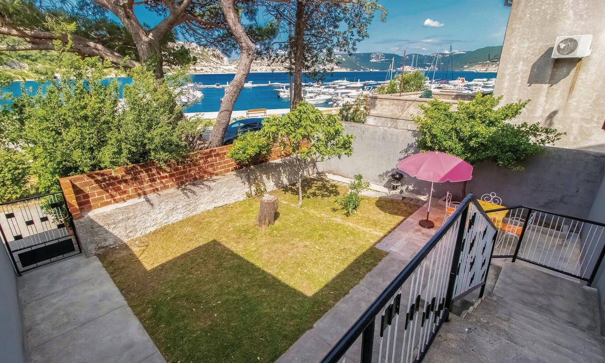 Bakarac House | Stunning home in Bakarac with house sea view