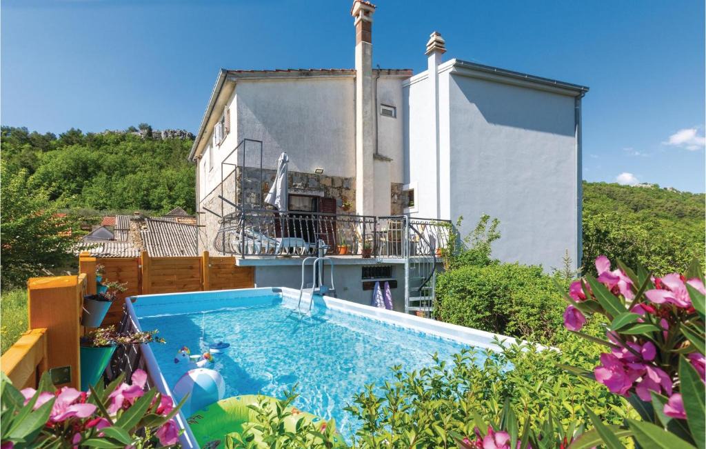 Omis House | Stunning Home In Gata-zvecanje With 3 Bedrooms And Wifi