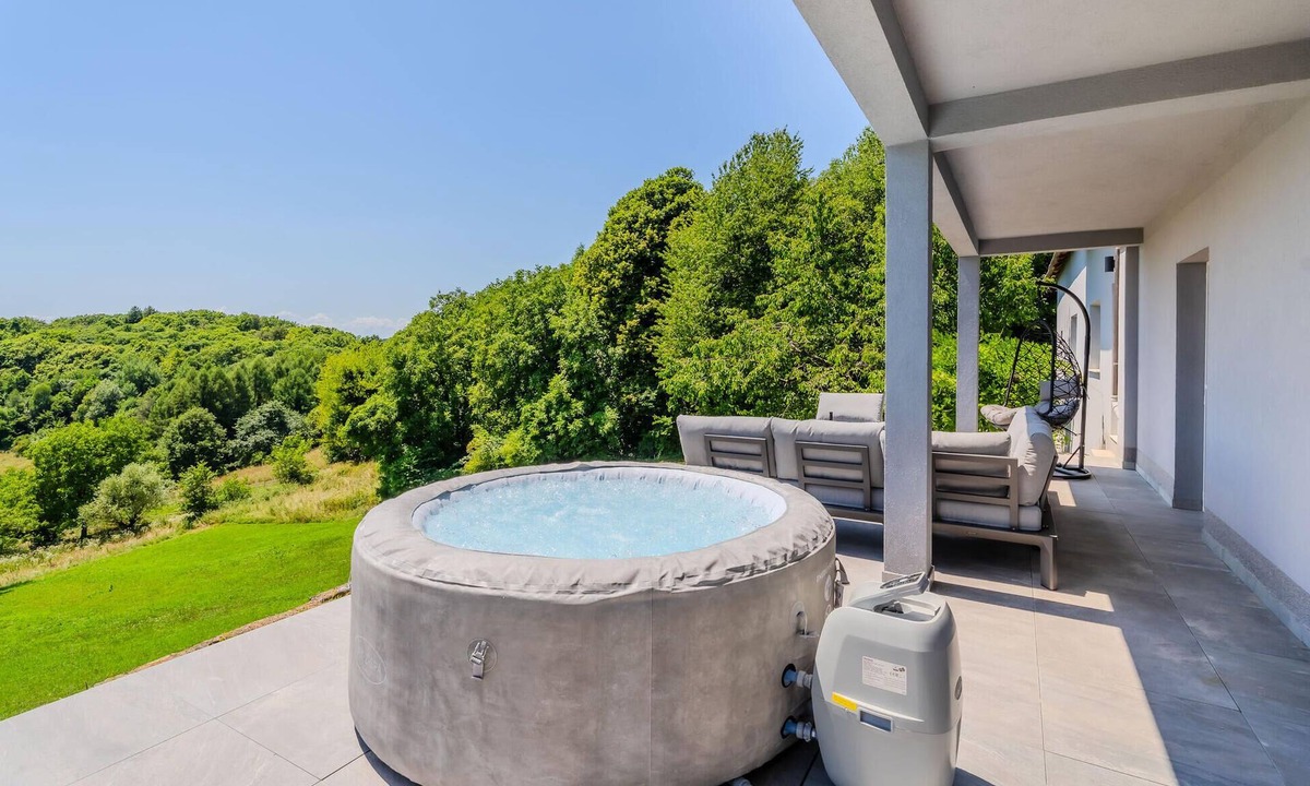 Jastrebarsko House | Stunning home in Paljugi with sauna