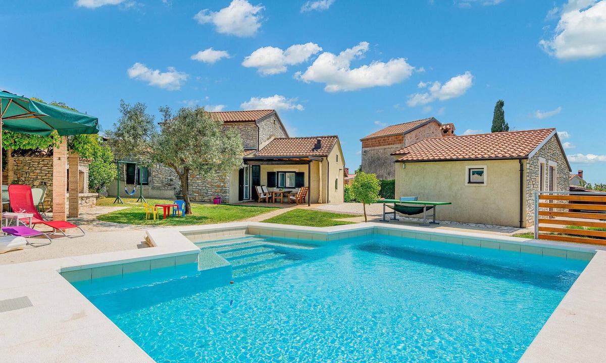 Sarici House | Stunning home in Sarici