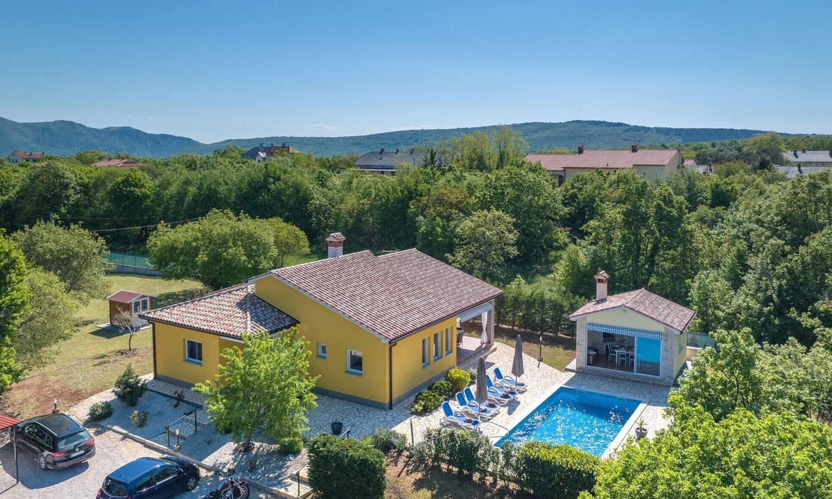 Strmac House | Stunning home in Strmac