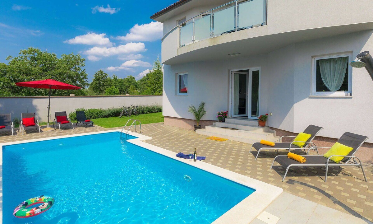 Orbanici House | Stunning private villa for 8 people with WIFI, A/C, private pool, TV, terrace and pets allowed