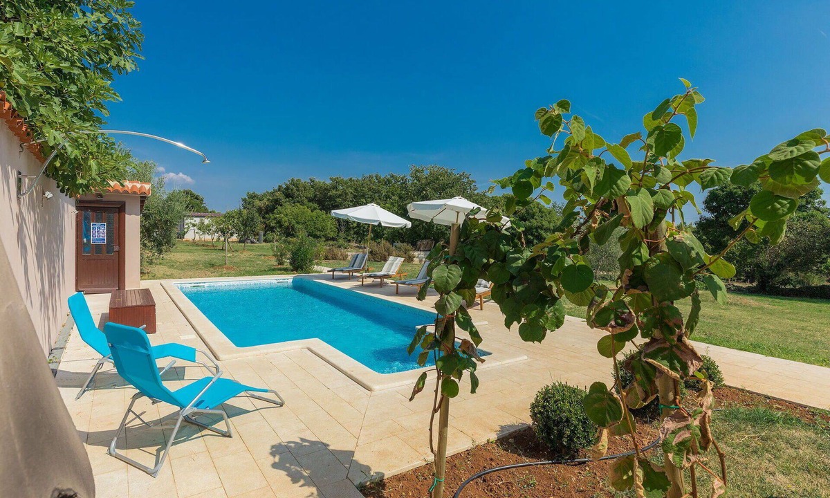 Divsici House | Stunning private villa for 6 guests with private pool, A/C, WIFI, TV, terrace and pets allowed