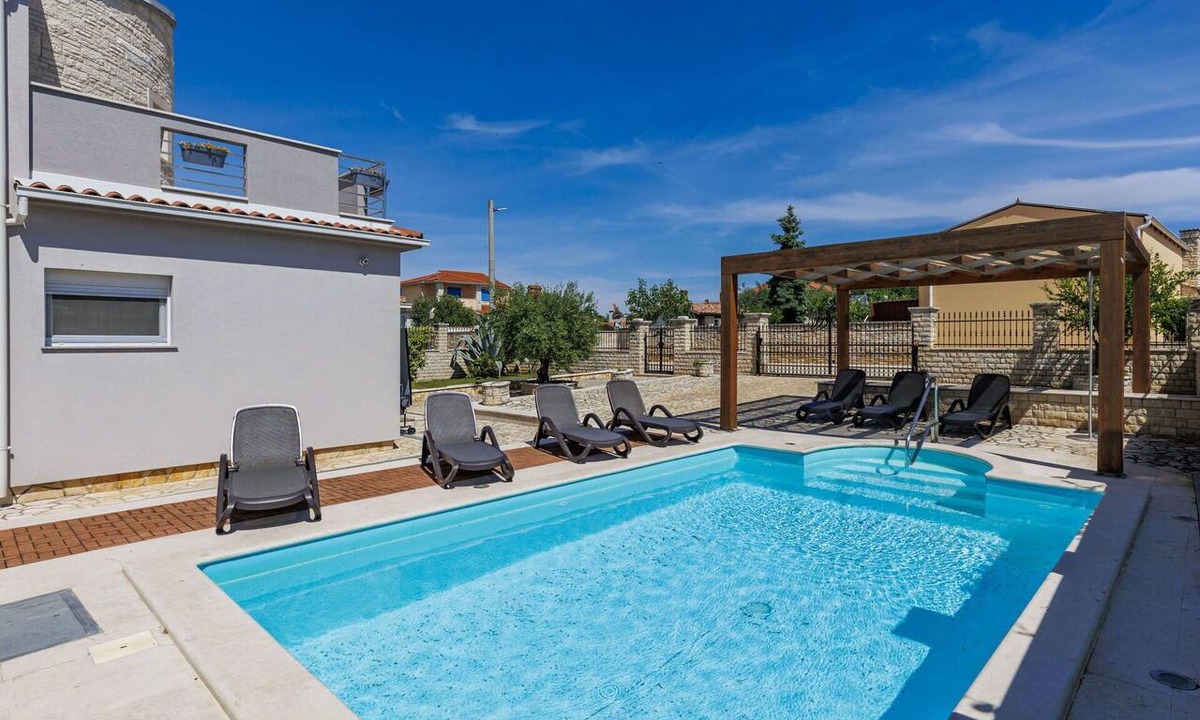 Gajana Villa | Stunning private villa for 8 guests with A/C, WIFI, private pool, TV, terrace and pets allowed
