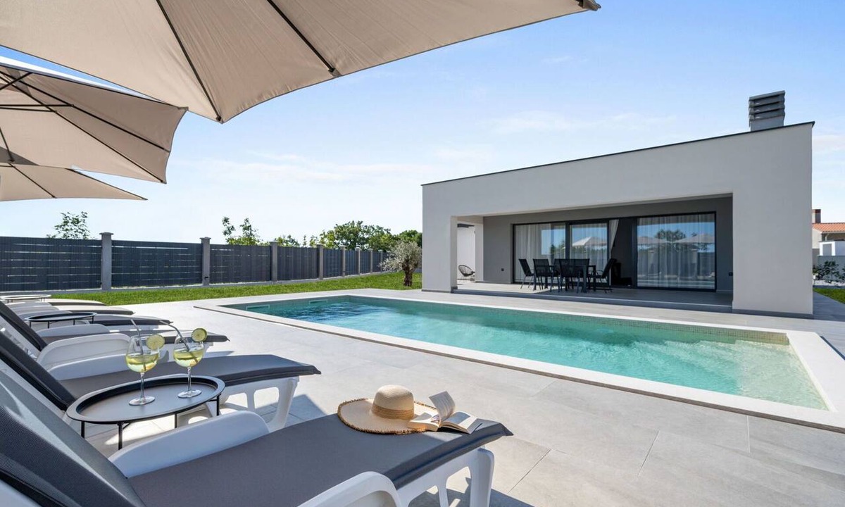 Brgod House | Stunning private villa for 8 guests with WIFI, private pool, A/C, TV and terrace