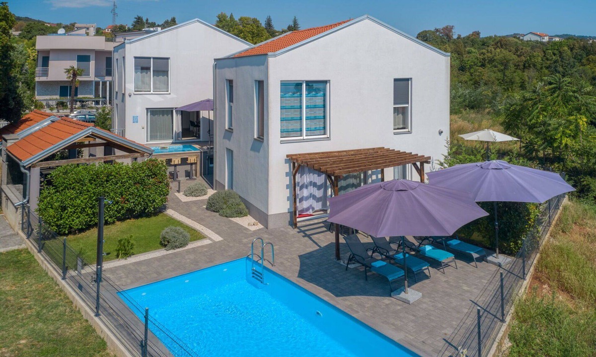 Mihotici House | Stunning private villa for 16 people with A/C, hot tub, private pool, WIFI, TV and terrace