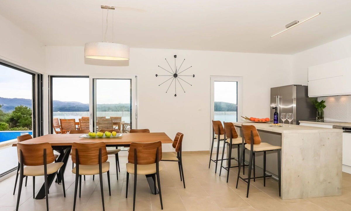 Necujam House | Stunning private villa for 8 guests with WIFI, private pool, A/C, TV and terrace