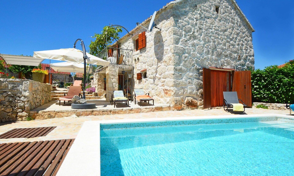 Seget House | Stunning private villa for 5 people with private pool, WIFI, A/C, TV, terrace and panoramic view