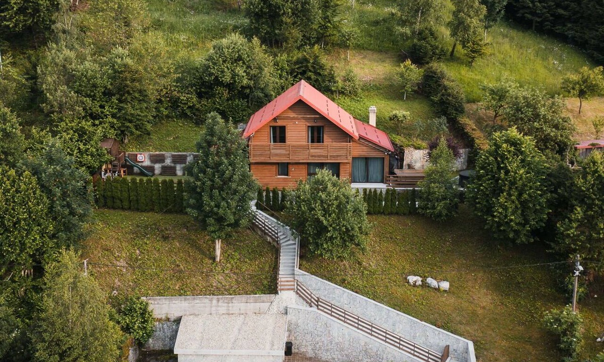 Fuzine Villa | Stunning private villa for 8 people with hot tub, WIFI, TV and patio