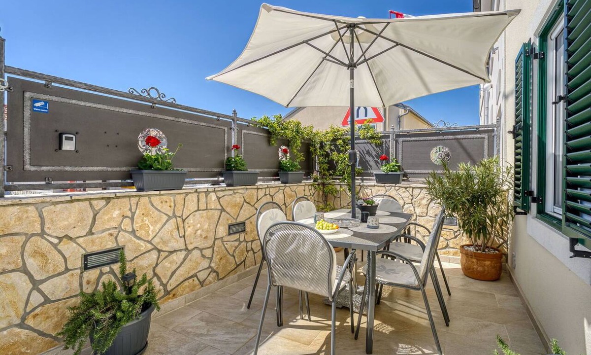 Smrika House | Stunning private villa for 4 guests with A/C, WIFI, TV, terrace and pets allowed