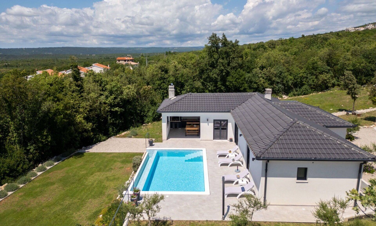 Stanisovi House | Stunning private villa for 4 people with WIFI, private pool, A/C, TV and terrace