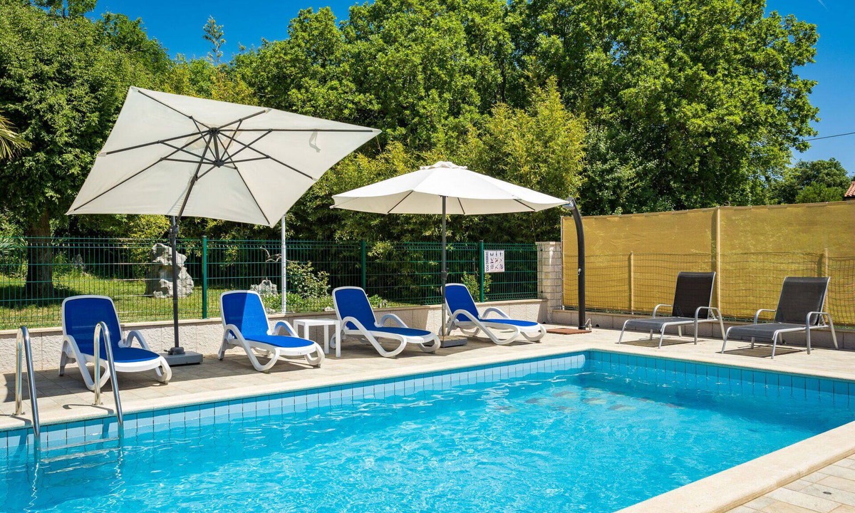 Marceljani House | Stunning villa for 8 guests with A/C, WIFI, private pool, TV and terrace