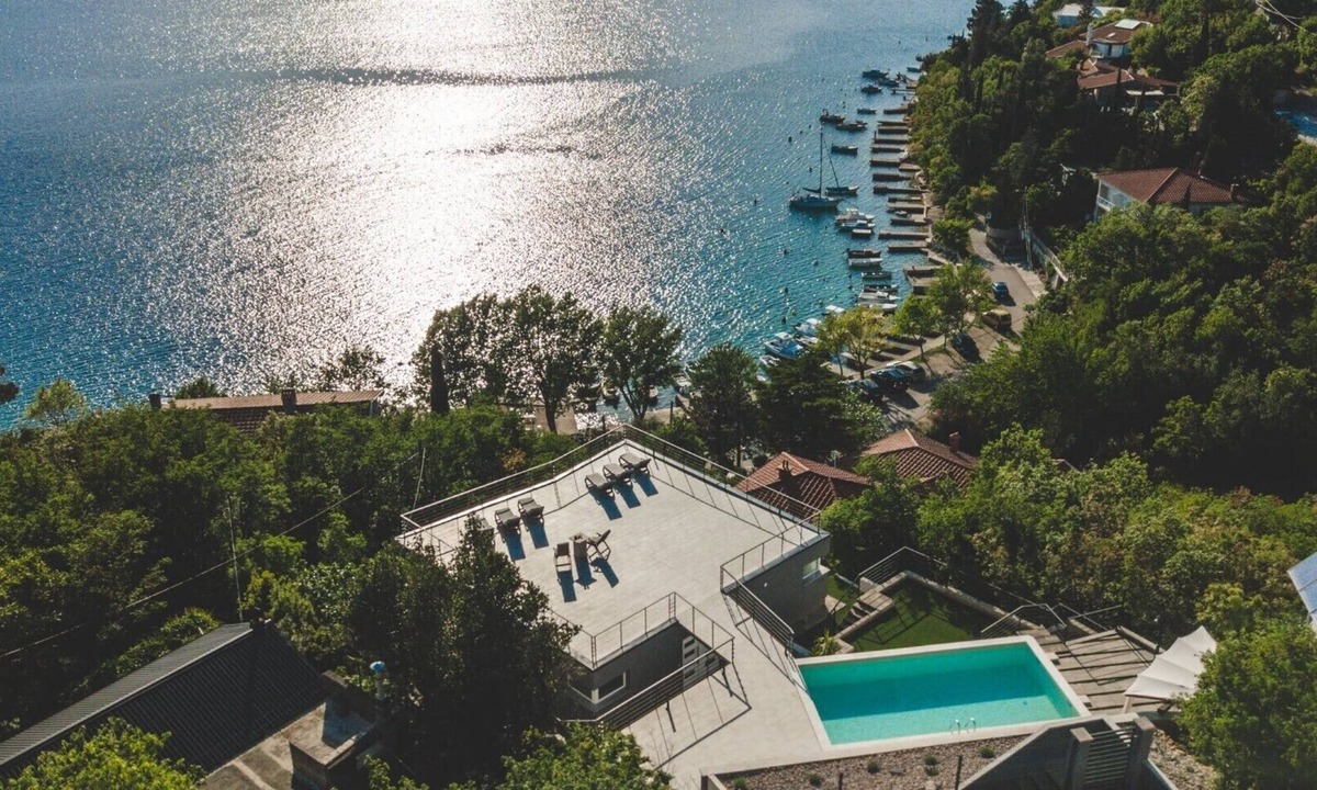 Jadranovo Villa | Stunning Villa Grace* with a sea view and a pool in Jadranovo