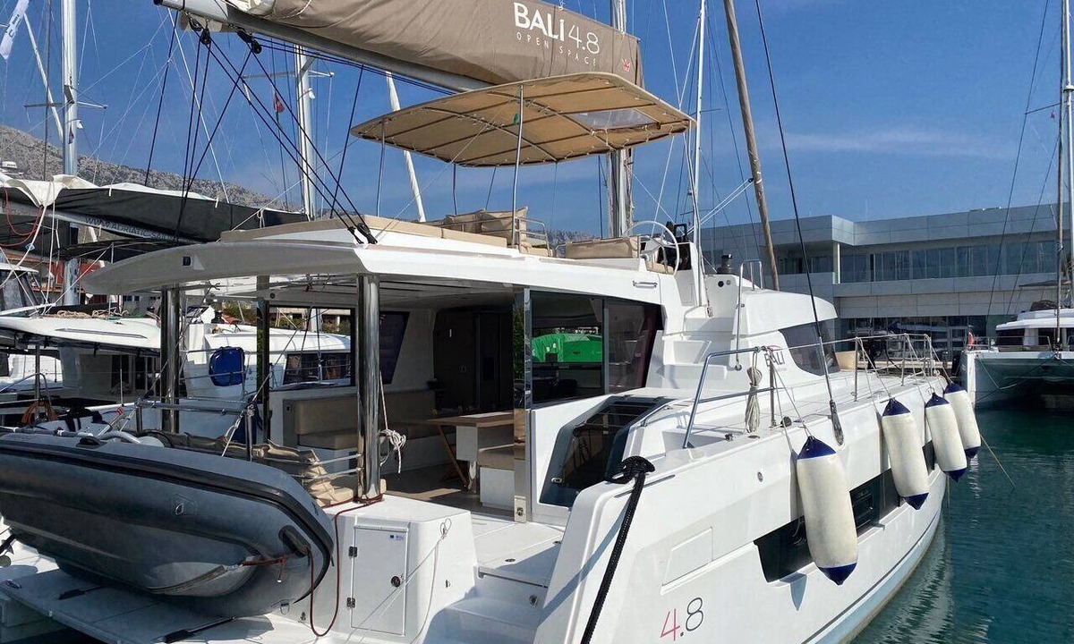 Kastel Gomilica Boat Rental | Sun-Kissed Sailing Adventure in Split, Croatia