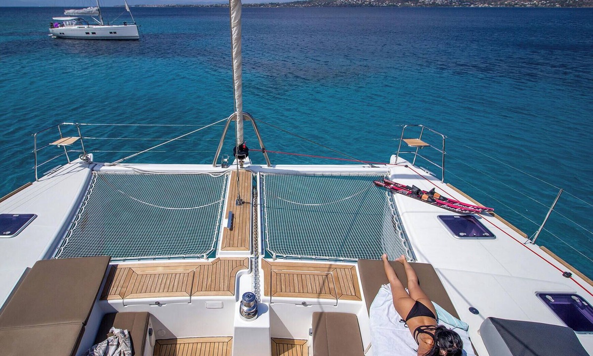 Alimos Boat Rental | Sun-Kissed Sailing Adventure in Islas Sarónicas
