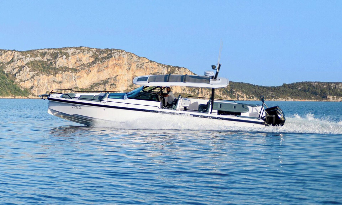 Paros Boat Rental | Sun-Kissed Sailing Adventure in the Stunning Islas Cícladas