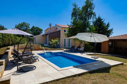 Loborika Villa | Sunny Garden Villa with Pool