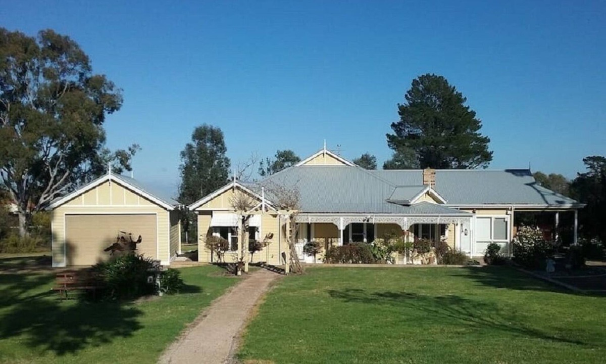 Narre Warren North House | "The Cottage"@ Kilchurn upon Troups