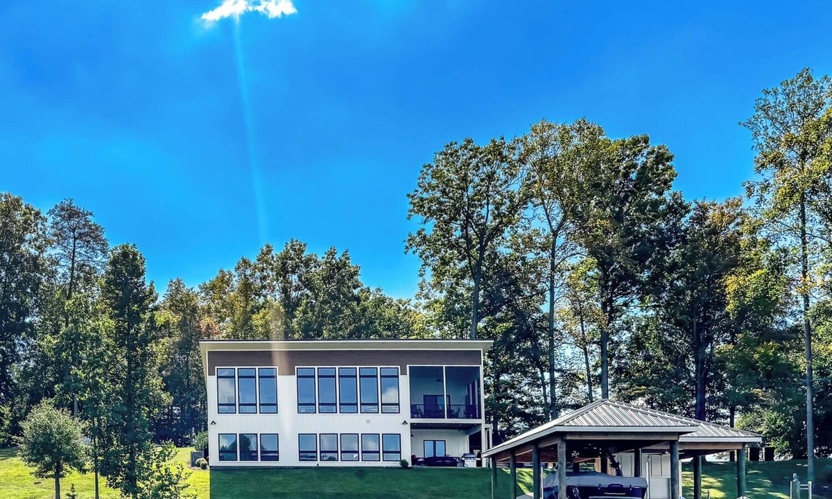 Smith Mountain Lake House | The StarBird: Waterfront with BIG views! LINENS NOW INCLUDED