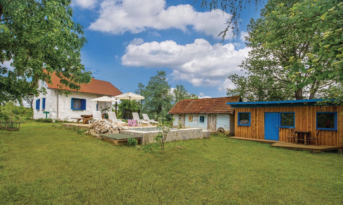 Seliste House | This lovely holiday cottage has been renovated so it kept the original style and local architectural