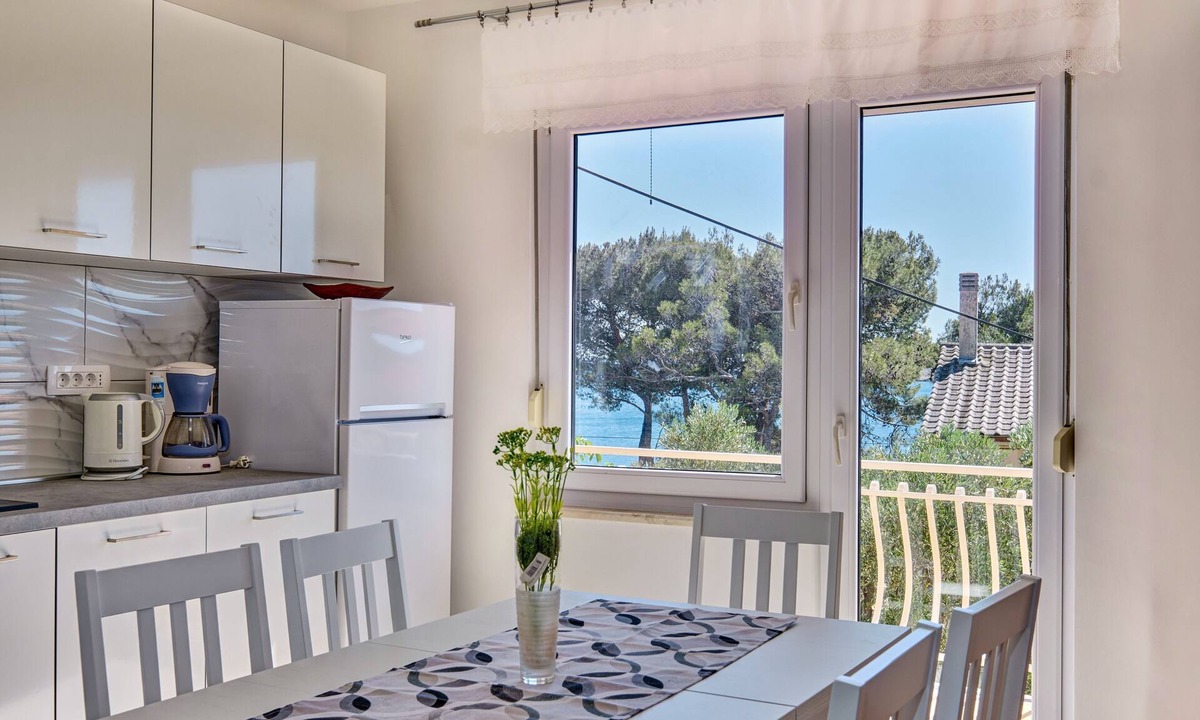 Martinscica Apartment | Three bedroom apartment with balcony and sea view Martinšćica (Cres) (A-23222-a)