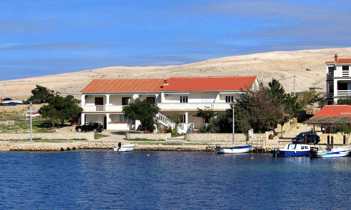 Kustici Apartment | Three bedroom apartment near beach Kustići, Pag (A-6355-a)