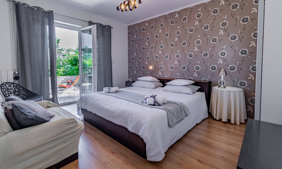 Lovran Apartment | Three bedroom apartment with terrace and sea view Lovran, Opatija (A-7837-a)