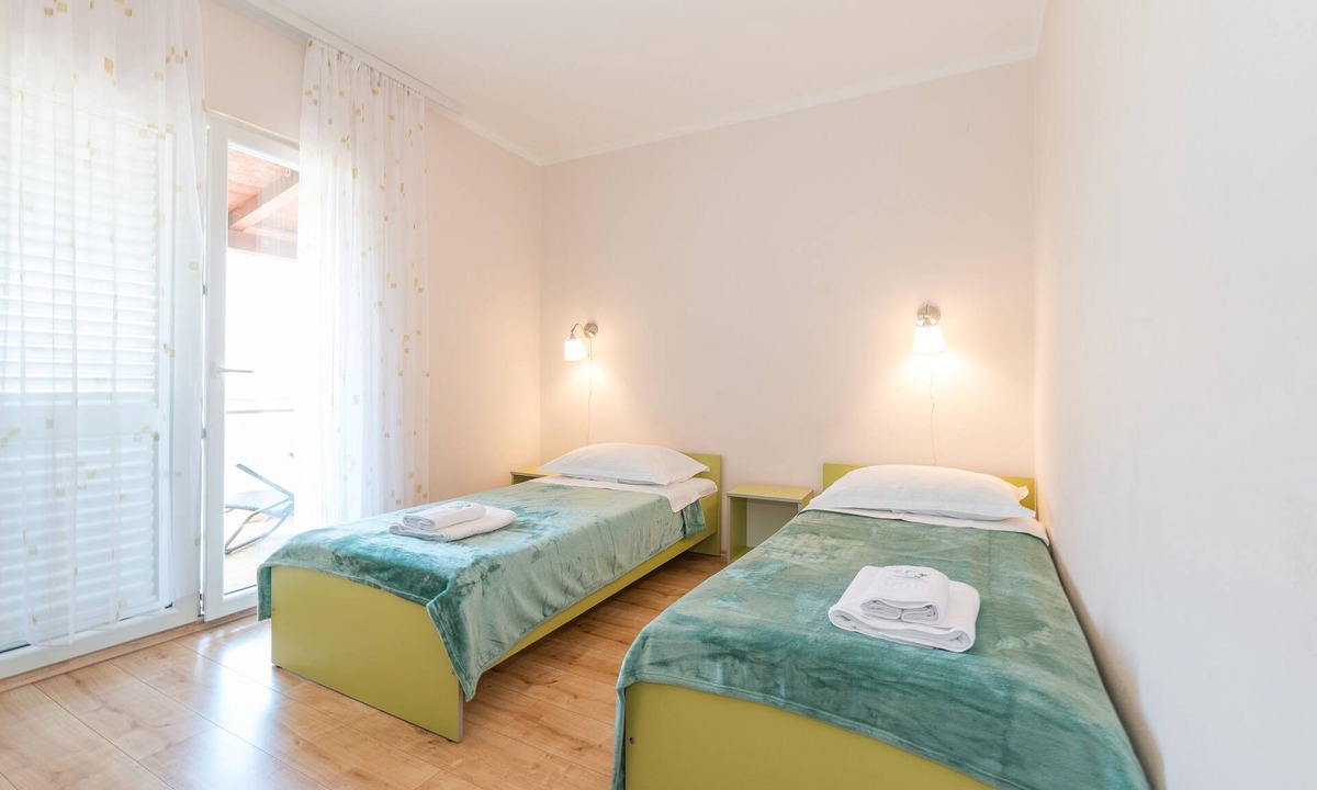 Stara Novalja Apartment | Three bedroom apartment with terrace and sea view Stara Novalja, Pag (A-6319-c)