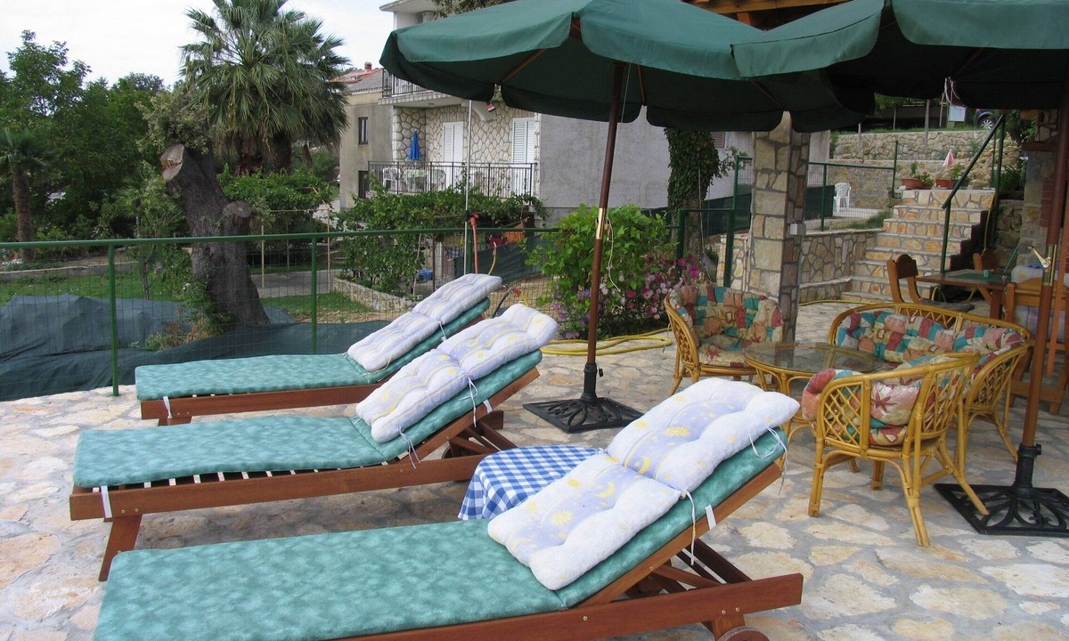 Supetarska Draga Apartment | Three bedroom apartment with balcony and sea view Supetarska Draga - Gonar, Rab (A-4999-c)