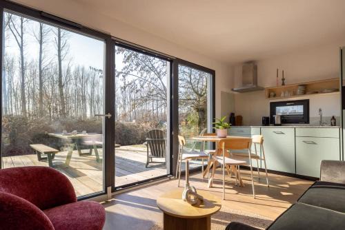 Vleteren House | Tiny House by the water in Oud Ade - Tuin van Keet - 24