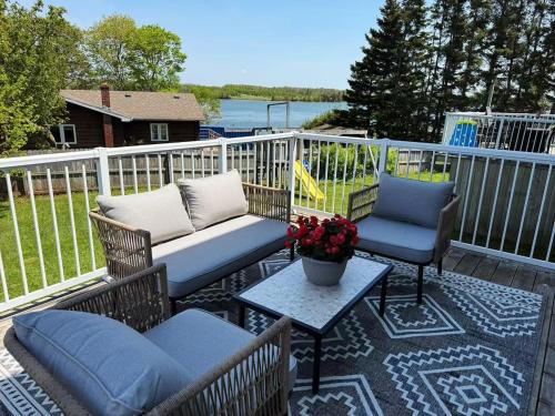 North River Villa | Tranquil Riverside Abode