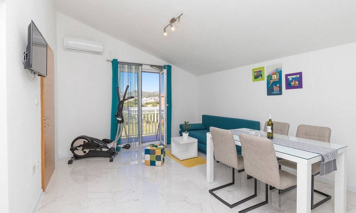 Kastel Novi Apartment | Two Bedroom Apartment with Balcony