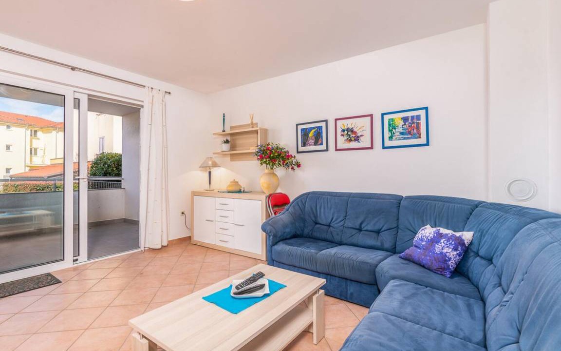Zidarici Apartment | Two bedroom apartment with balcony Vantačići, Krk (A-19267-a)