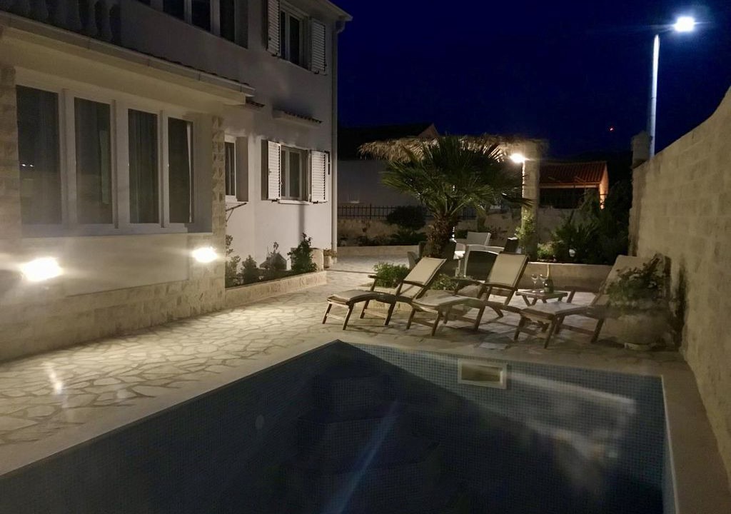 Gornje Selo Apartment | Two bedroom apartment with air-conditioning Gornje selo (Šolta) (A-14862-b)