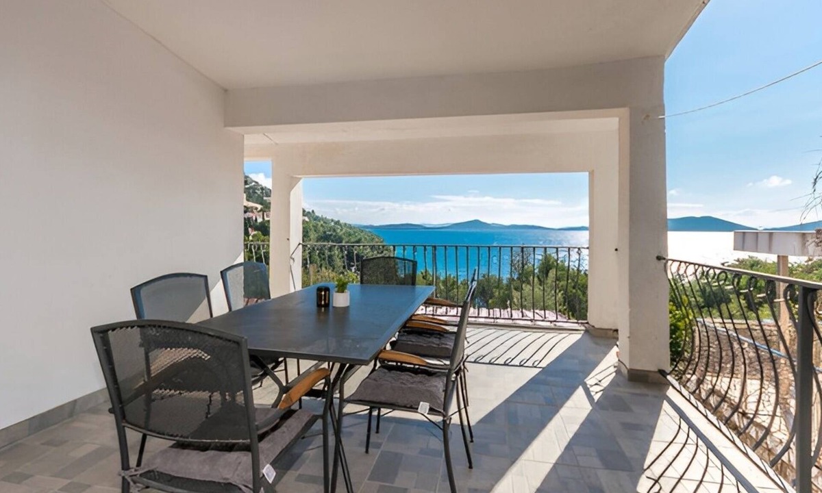 Drage Apartment | Two bedroom apartment near beach Drage, Biograd (A-22187-a)