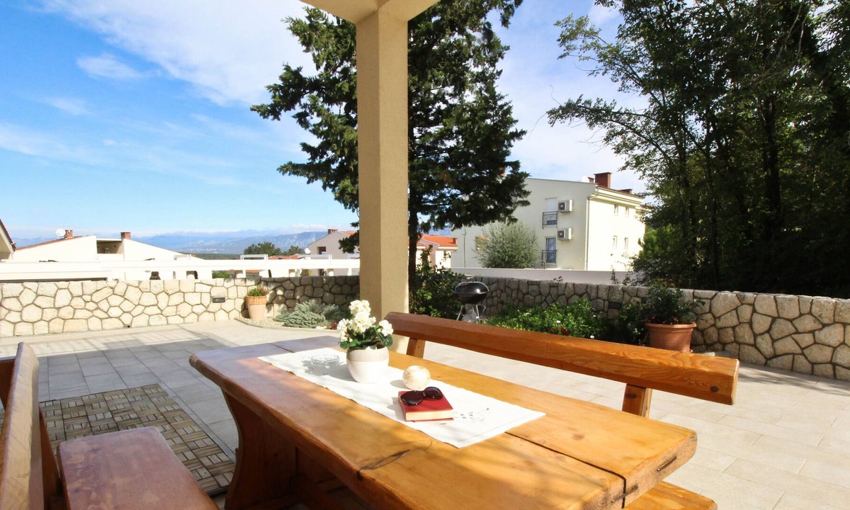 Soline Apartment | Two-bedroom Apartment 200m from Sea