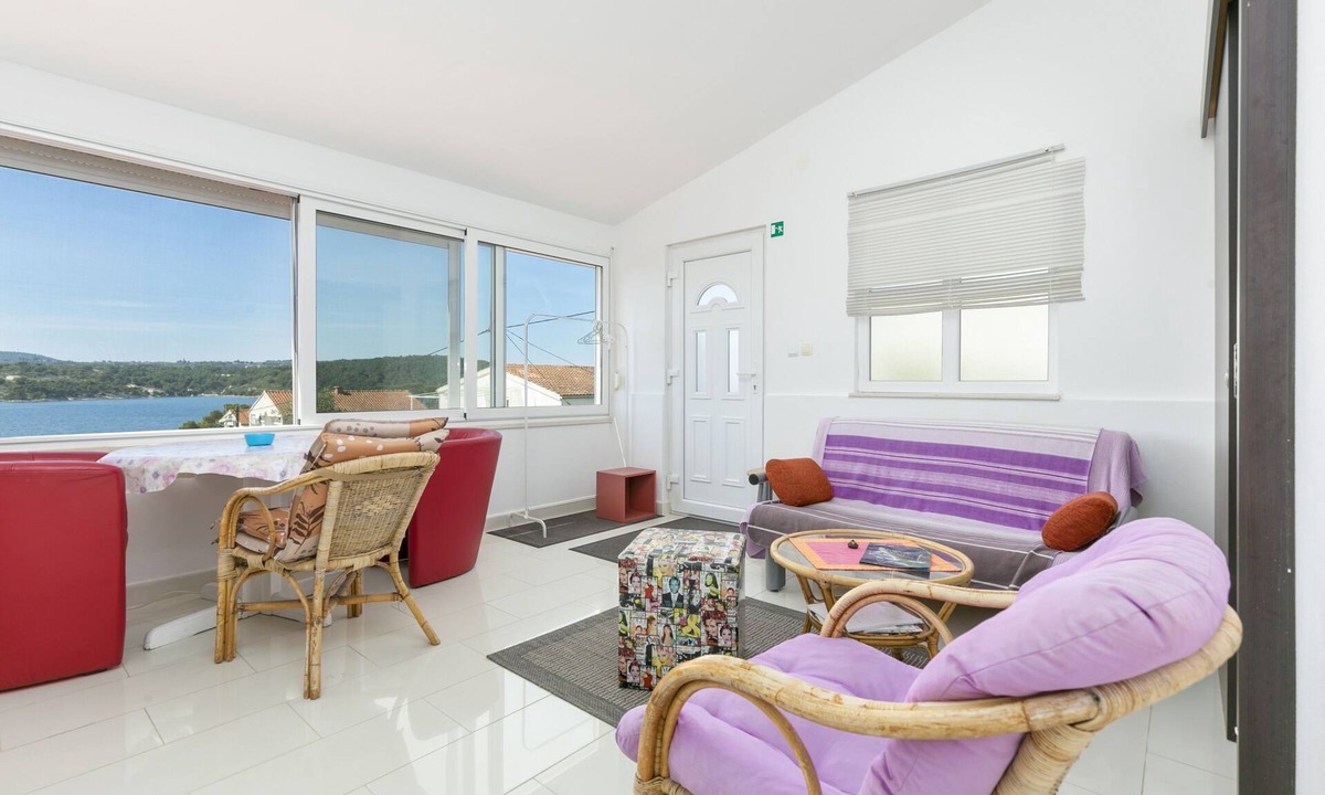 Necujam Apartment | Two bedroom apartment with terrace Nečujam, Šolta (A-18993-a)