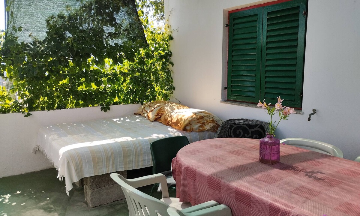 Grohote Apartment | Two bedroom apartment with terrace and sea view Grohote, Šolta (A-23166-a)