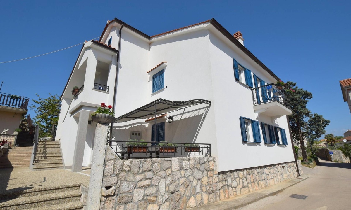Porat Apartment | Two bedroom apartment with balcony and sea view Porat, Krk (A-19348-b)