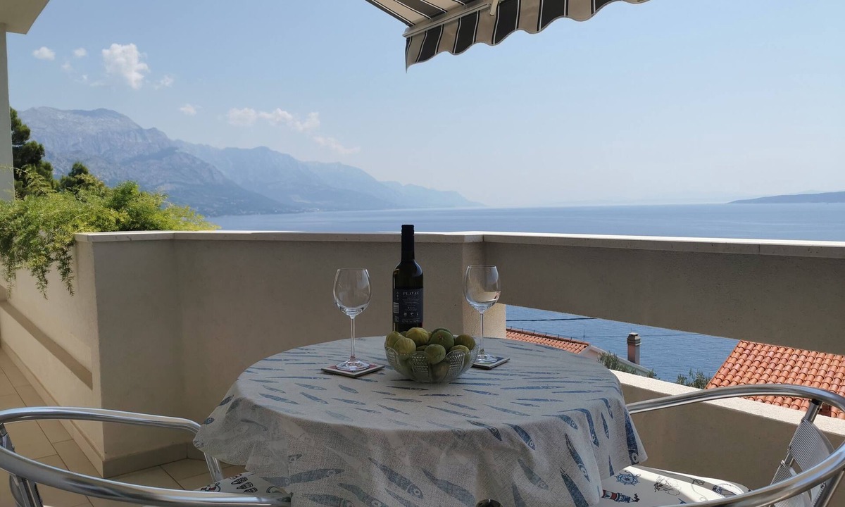 Marusici Apartment | Two bedroom apartment with balcony and sea view Marušići, Omiš (A-25687-a)