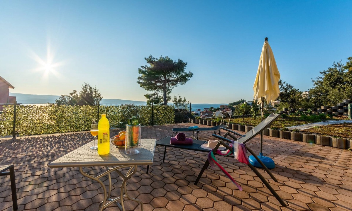 Stanici Apartment | Two bedroom apartment with a swimming pool Stanići, Omiš (A-18676-a)