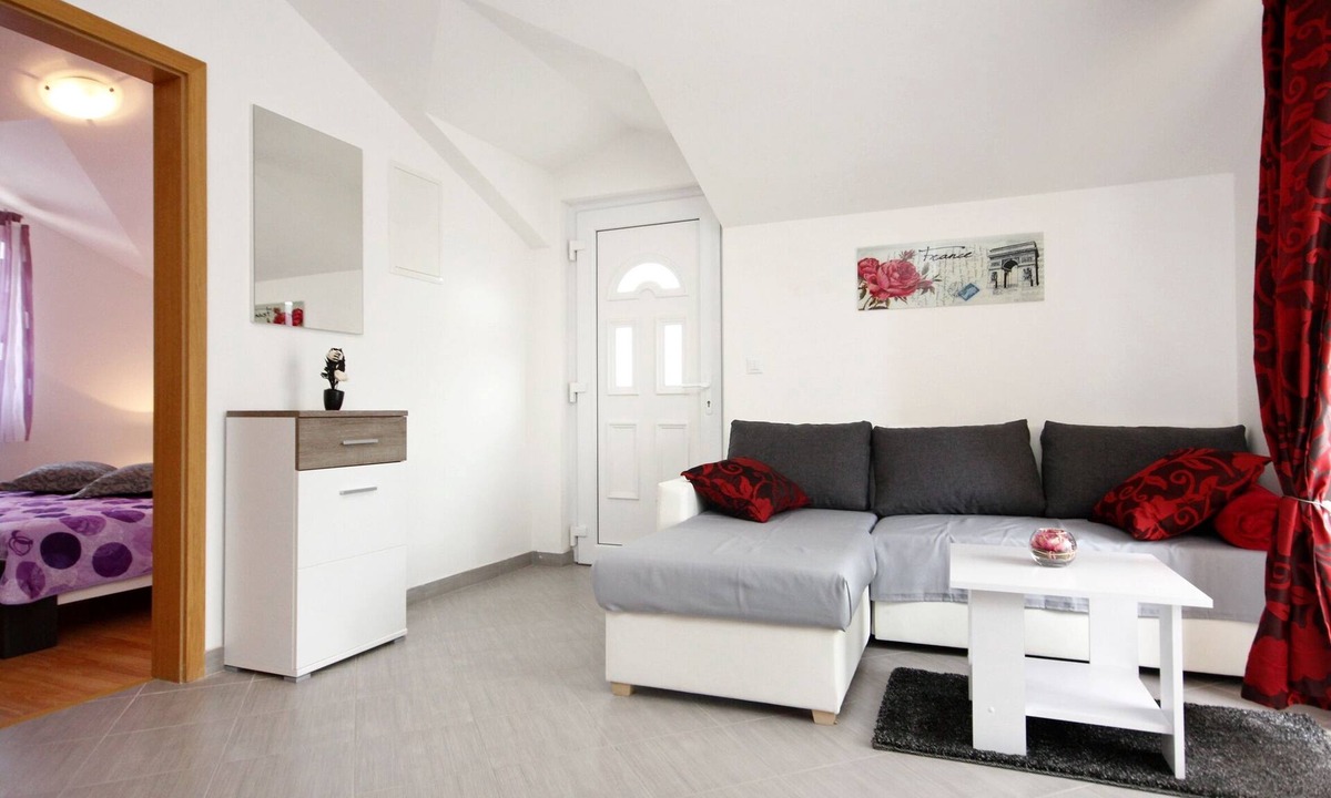 Vinisce Apartment | Two bedroom apartment with terrace Vinišće, Trogir (A-10008-a)