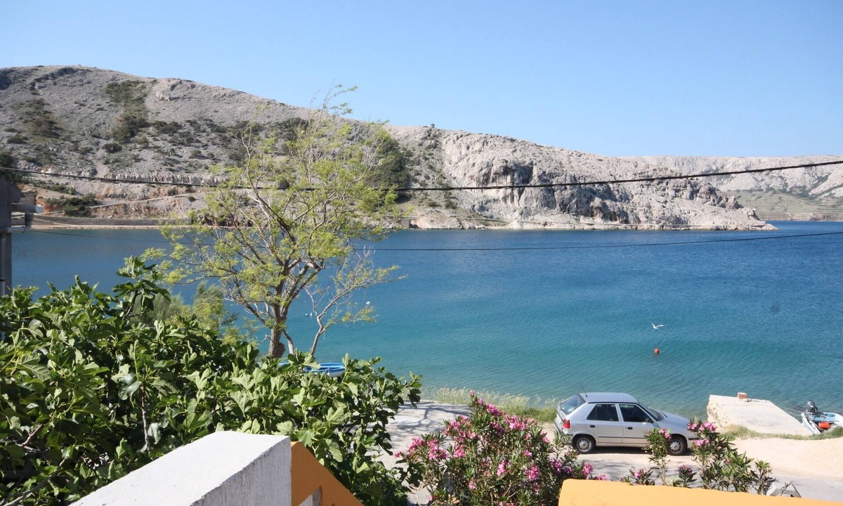 Metajna Apartment | Two bedroom apartment near beach Metajna, Pag (A-6352-c)